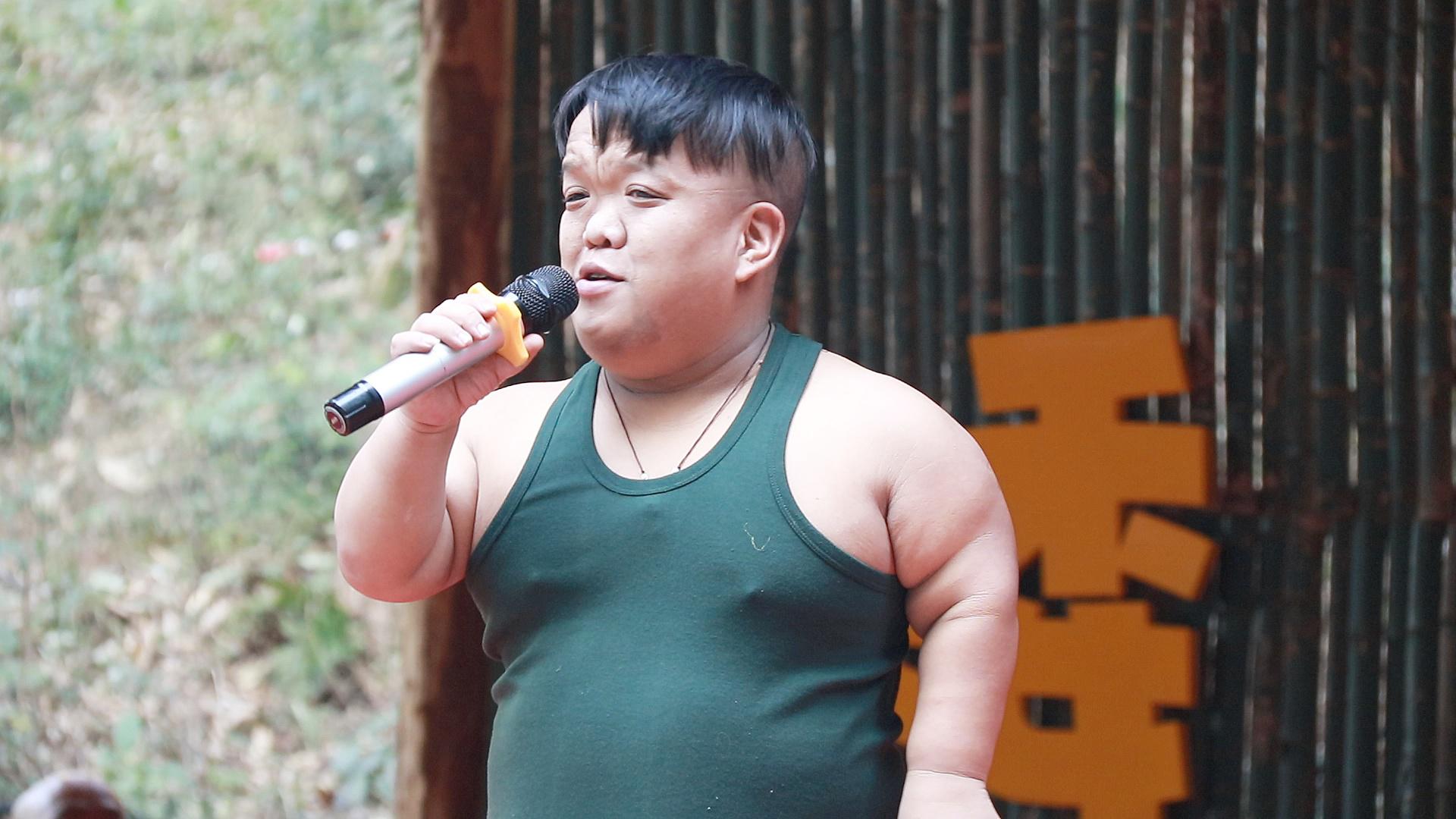 小矮人阿峰翻唱,吴奇隆励志歌曲《追风少年》你还记得吗?