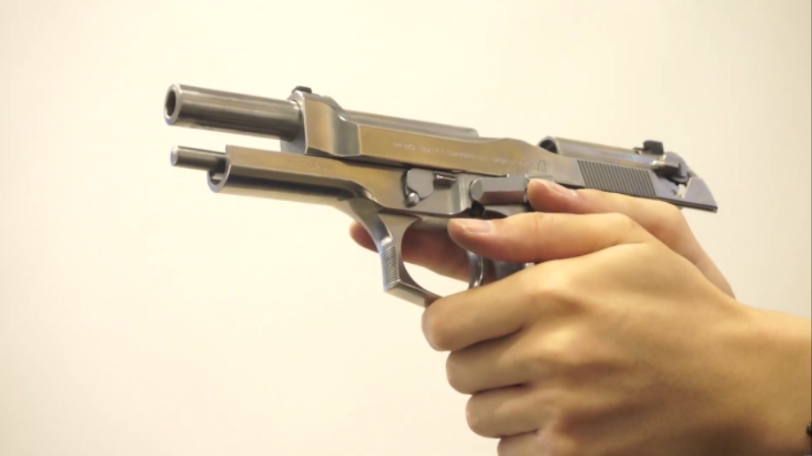 日本玩具版伯莱塔m92f手枪,这是用的什么弹药?