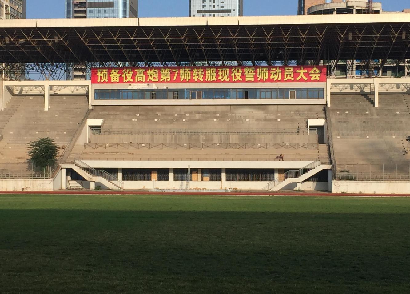 兰州七里河体育场实拍: 昔日风光不再, 显得落寞而沧桑