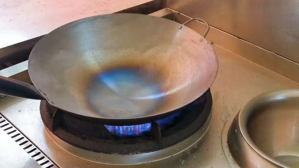 新锅买来不能马上用,厨师长教你开锅,不生锈不粘锅,方法很实用
