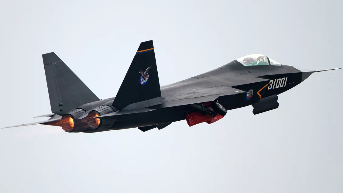 这工艺你给几分?fc31重出江湖展示细节:蒙皮铆钉清晰可见