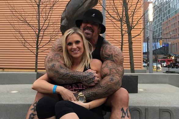 时隔两年,巨臂哥女友再谈巨臂哥之死:他为健身付出了一切!