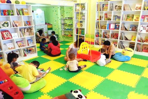 唐艺昕是独生女 她的家庭背景有哪些