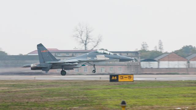 歼20为何具备4代机特征?装了WS-15发动机?俄