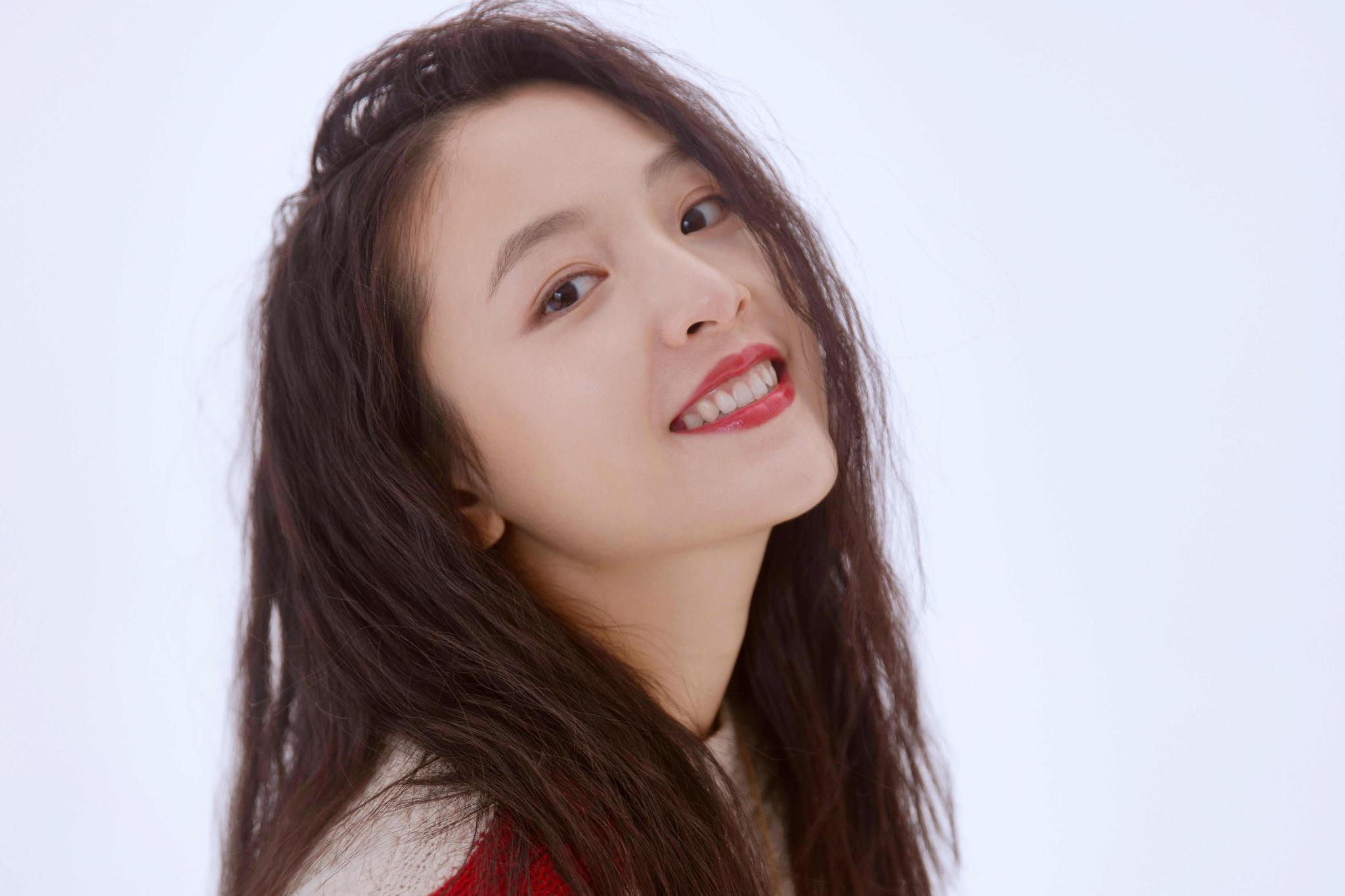 吴倩暖冬写真曝光 元气look释放无与伦比的美丽