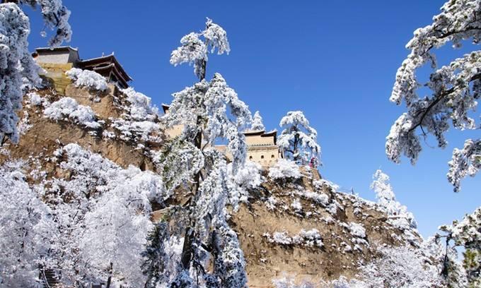 美到没朋友雪后山景