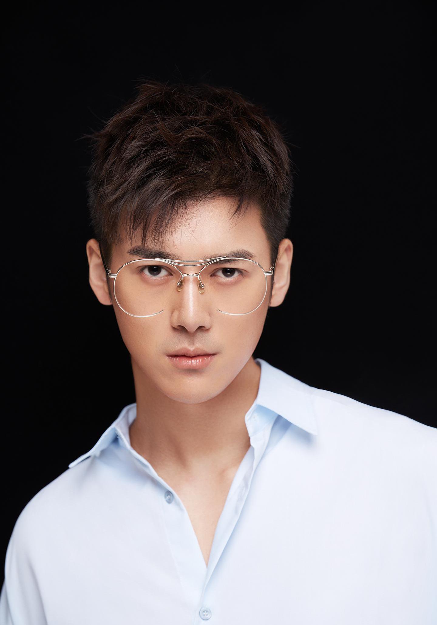 《御前夜巡使》上线 李鹤演绎完美男神