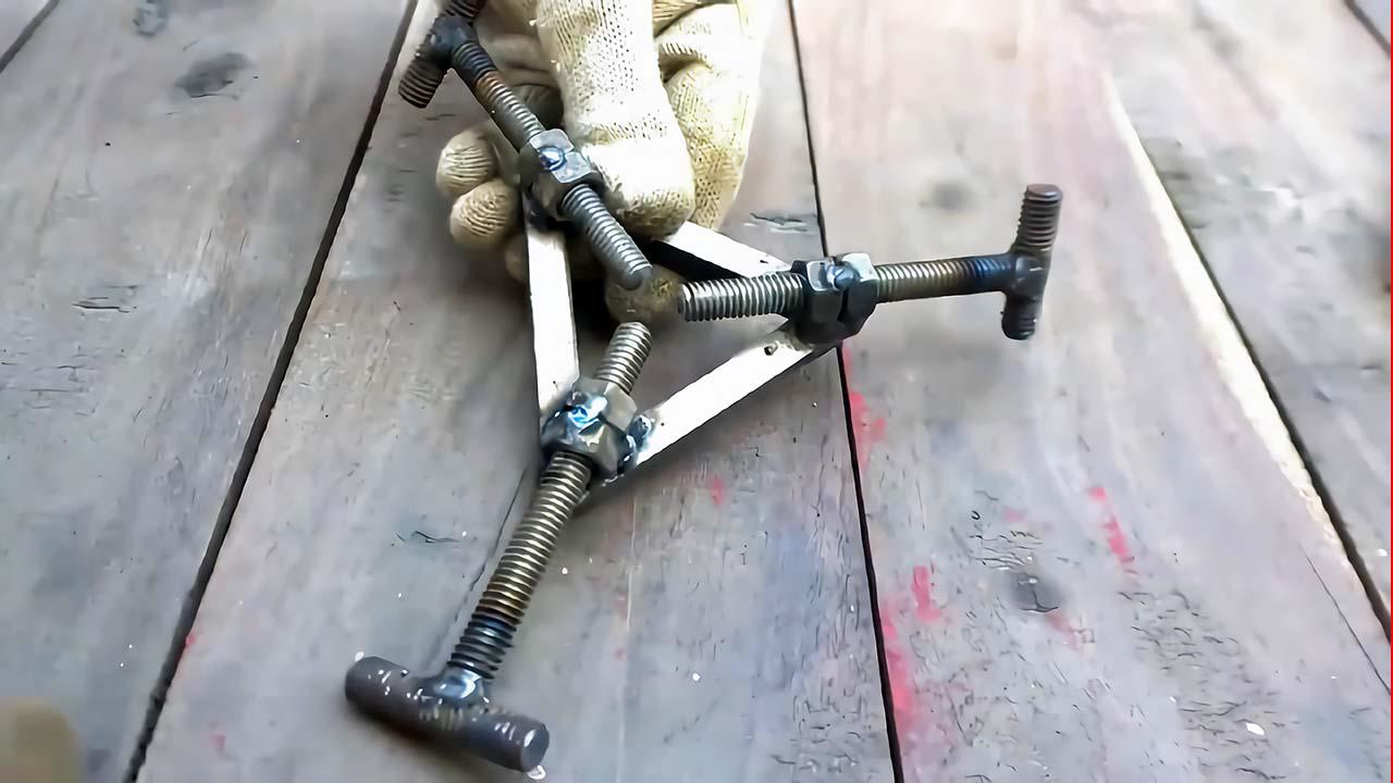 牛人将螺栓和螺母焊接成一个三角架功能真是超乎我想象__财经头条