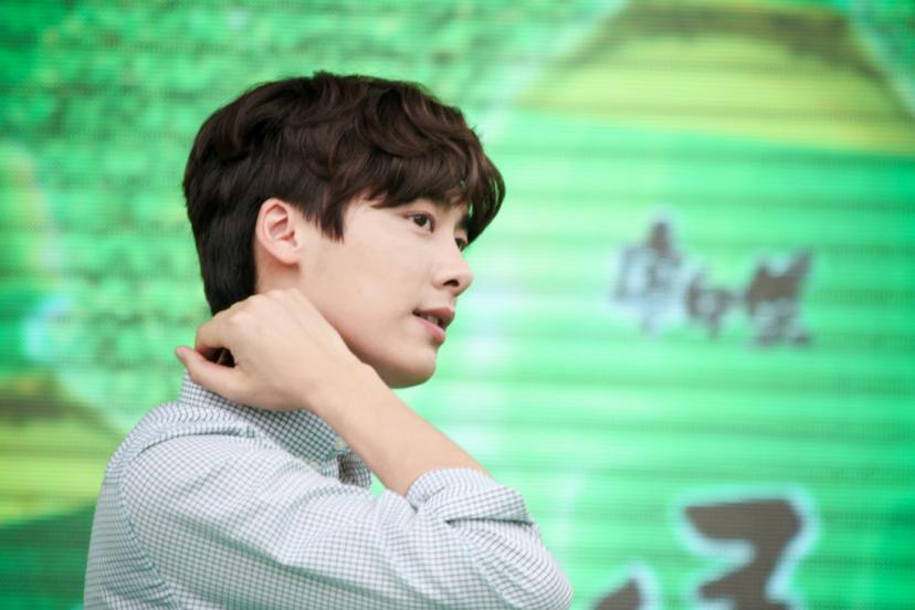 李易峰:十一年之久的生涯,依旧还是那个帅气少年