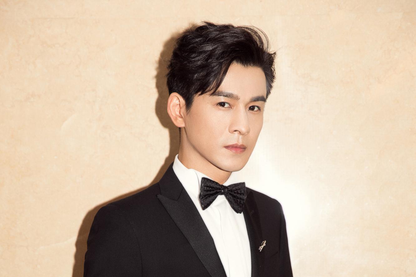 乔振宇回归《明星大侦探》造型惊艳满手钻戒酷似"灭霸"