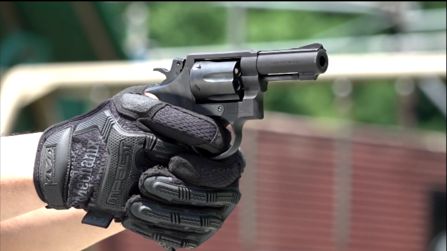 史密斯韦森m13左轮手枪,采用bb弹供弹 户外靶场射击实测!