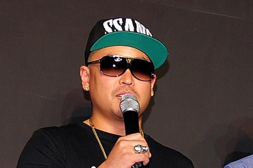 韩国歌手吉成俊酒驾丑闻两年后首次复出