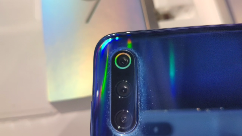 小米9相机的天使眼炫彩得很是特立独行