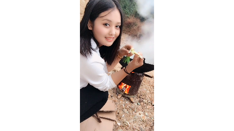 长得很像杭州宋城小白的网红美女,野炊!