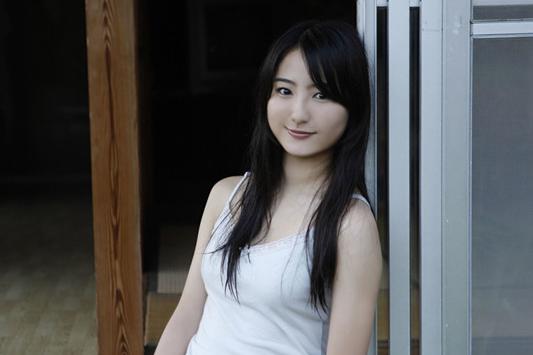 日本嫩模高田里穗制服写真,眉清目秀_新浪新闻