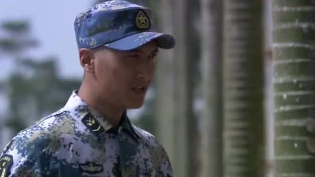火蓝刀锋：巴郎给乌云送糖，张冲吃醋差点动起手来_新浪新闻