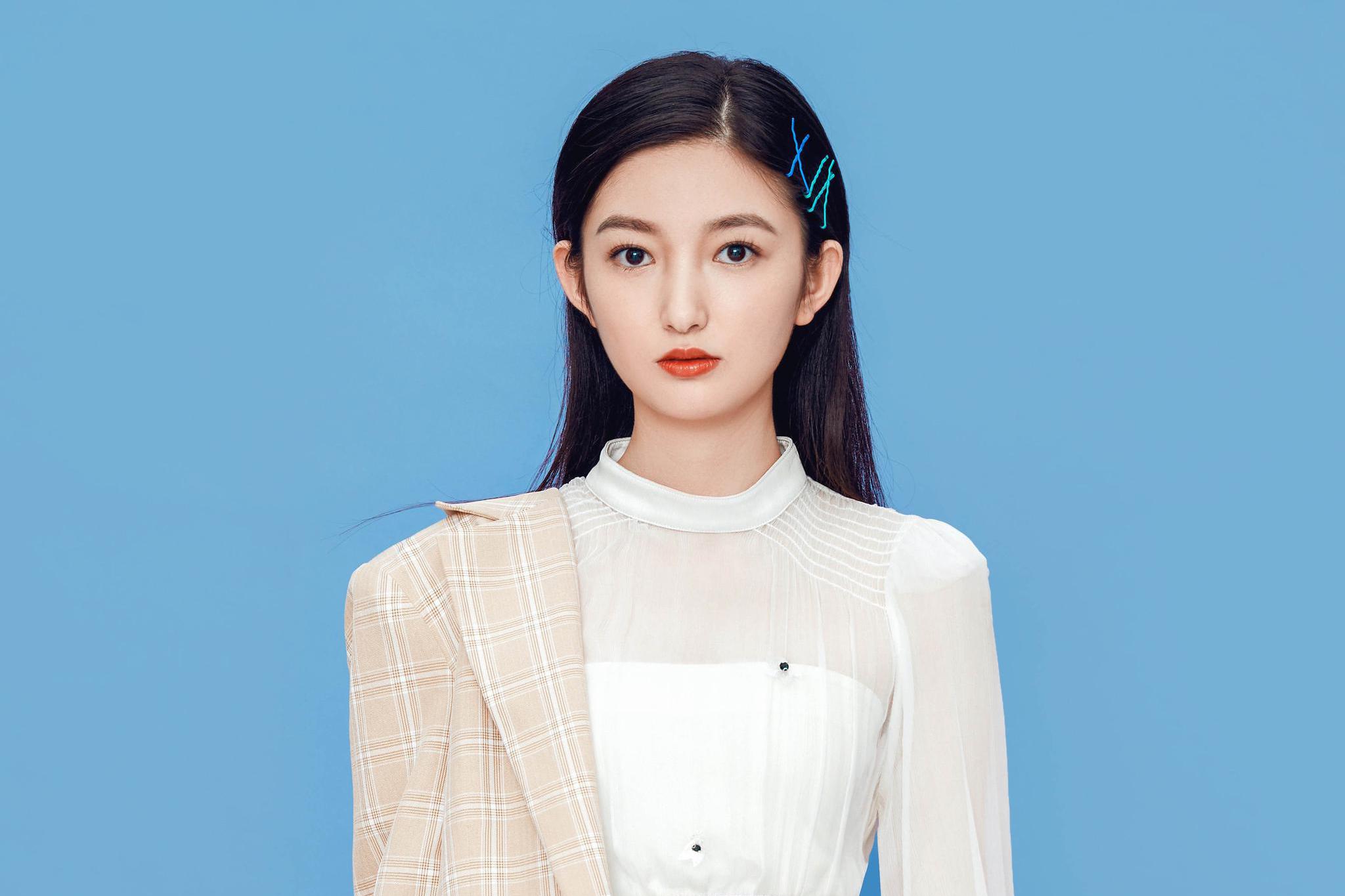 鬼马少女张晗造型多变 《云上学堂》搭档宋威龙,鞠婧祎引期待