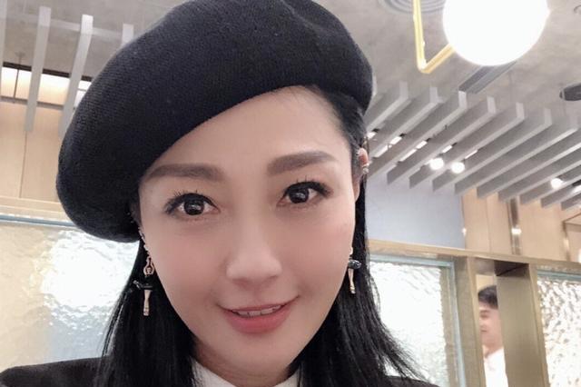 54岁亚姐杨玉梅重返TVB逆境中脱颖而出,驻颜有术长相与王鸥神似_新浪新闻