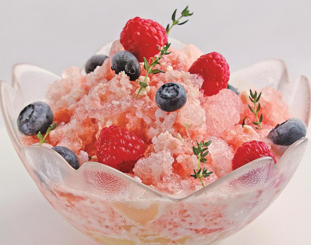 一款简单又方便的水果刨冰,让你清清凉凉度过炎热的日子