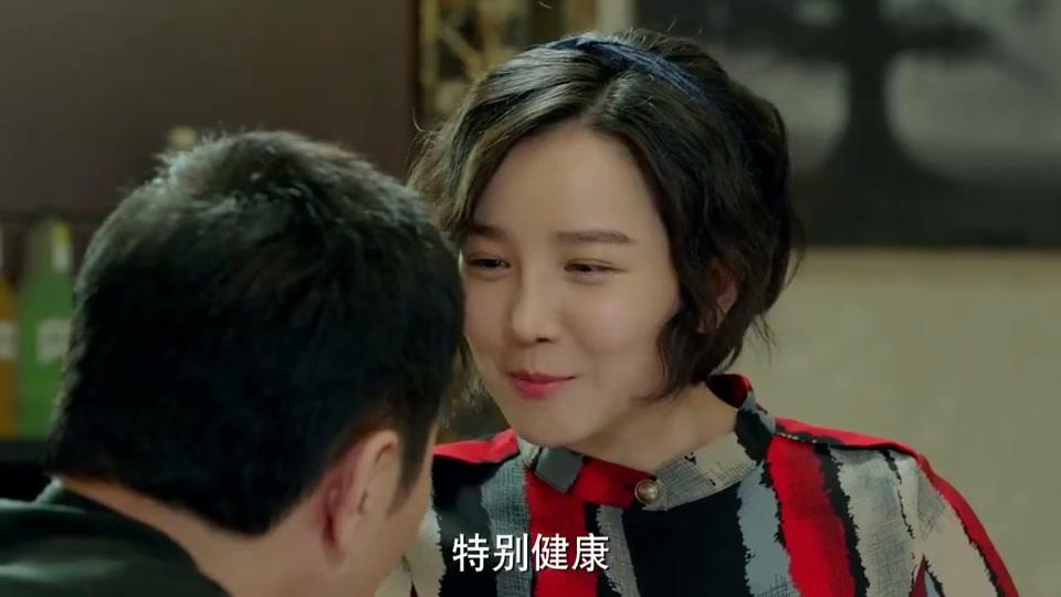 小别离:蒂娜给老张看宝宝的照片,老张却看到了不该看的