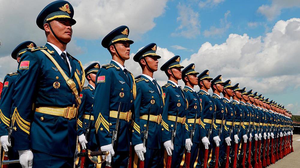 驻港部队合唱《走向复兴》,战士们气势如虹,气氛让人动容!