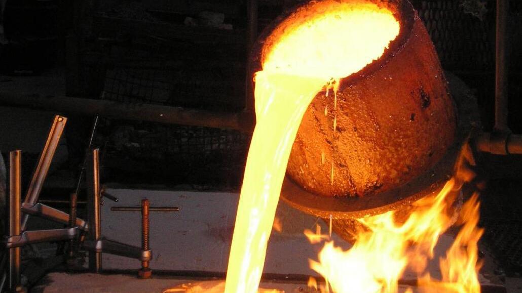 上千度的铁水在坩埚里,它是何方神圣,为什么如此坚硬?
