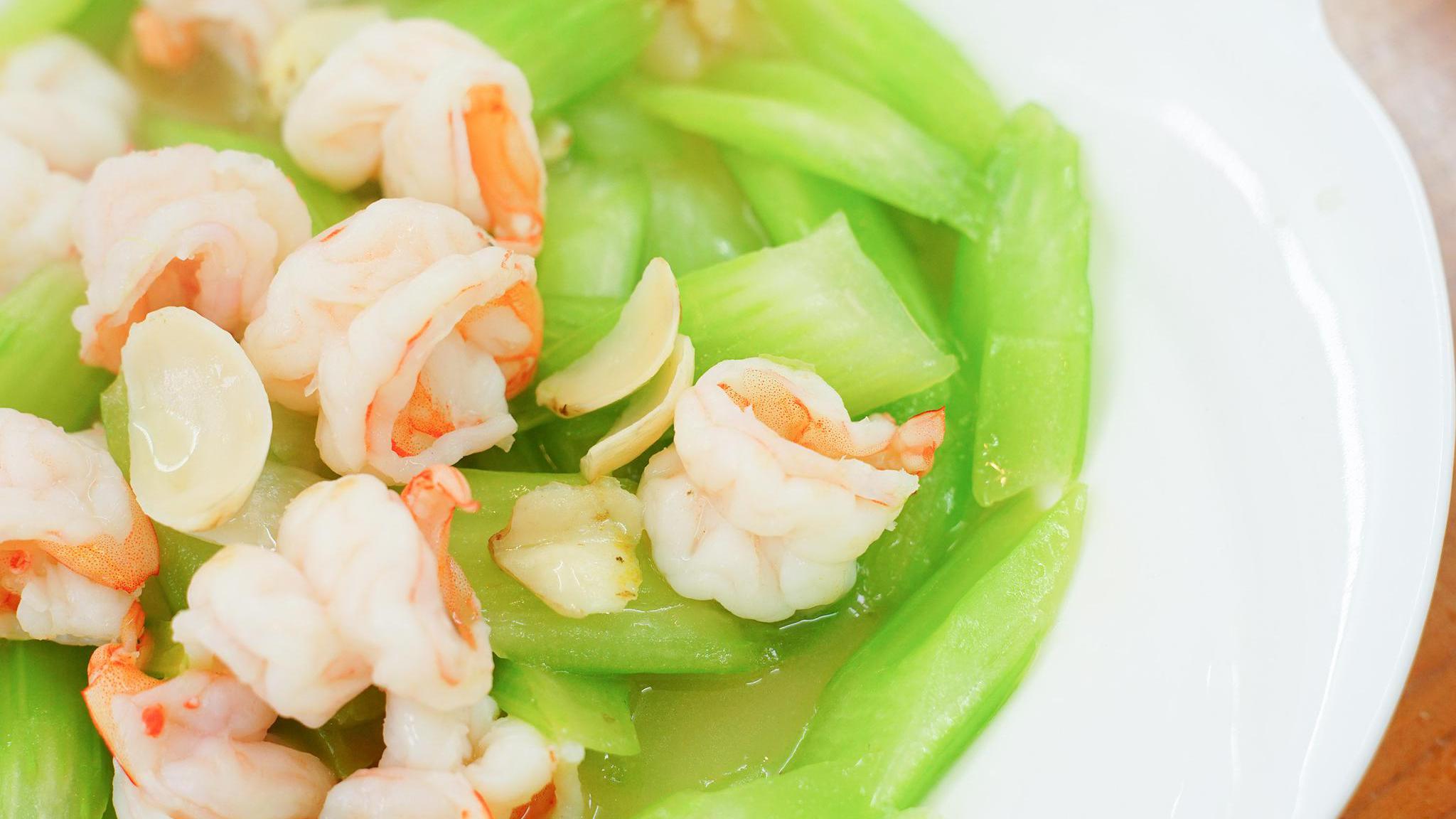 婷姐的十二道轻食:西芹百合炒虾仁,健康绿色低脂的美味