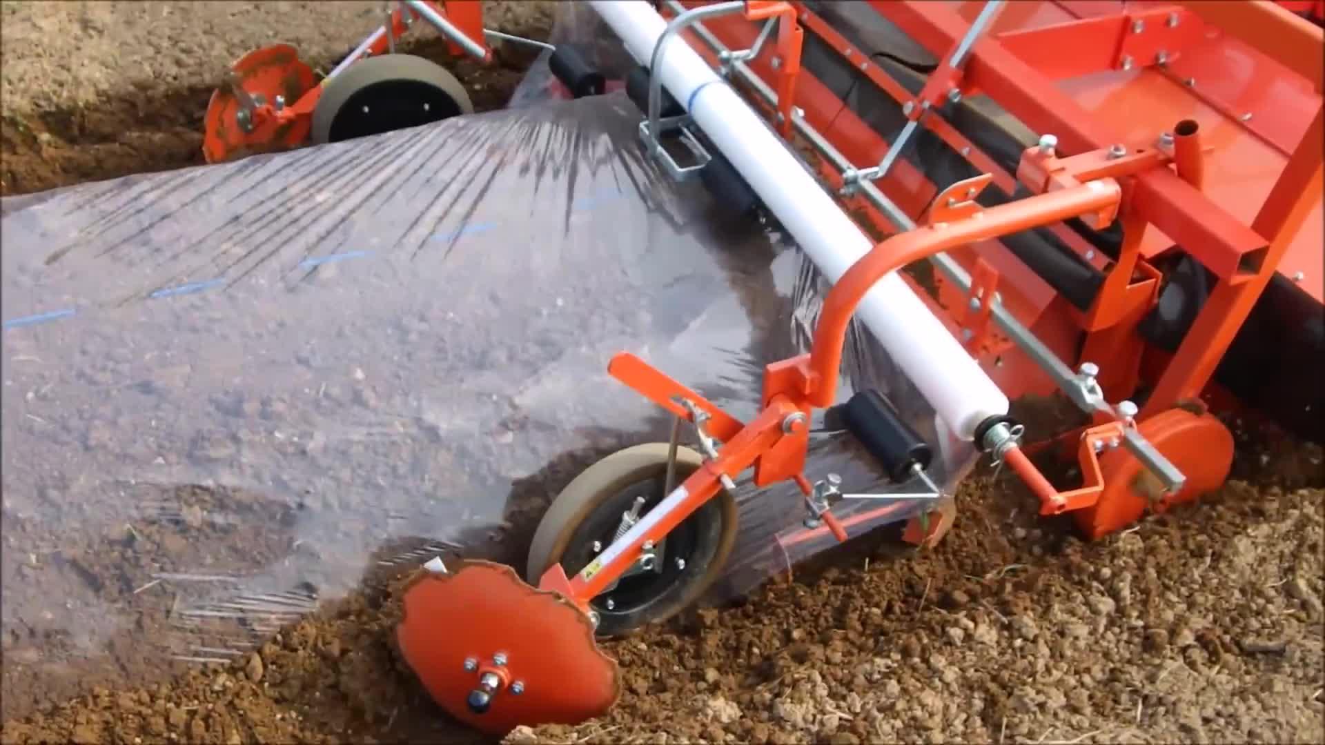 久保田机器覆膜机,起垄覆膜一气呵成,效果真漂亮