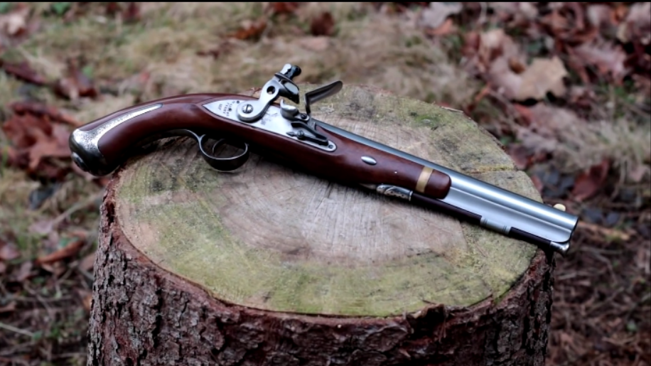 最早期的单管手枪靶场射击测试,现今都成古董了吧