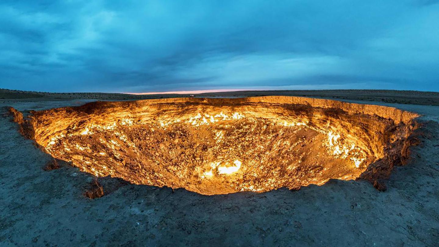 沙漠70米巨型火坑!烧了48年都不灭:藏35亿吨石油