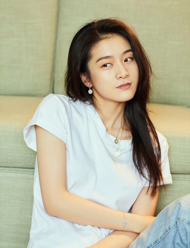 魅力十足的张雪迎,一双丽目勾魂摄魄,秀挺的琼鼻,你喜欢她吗?