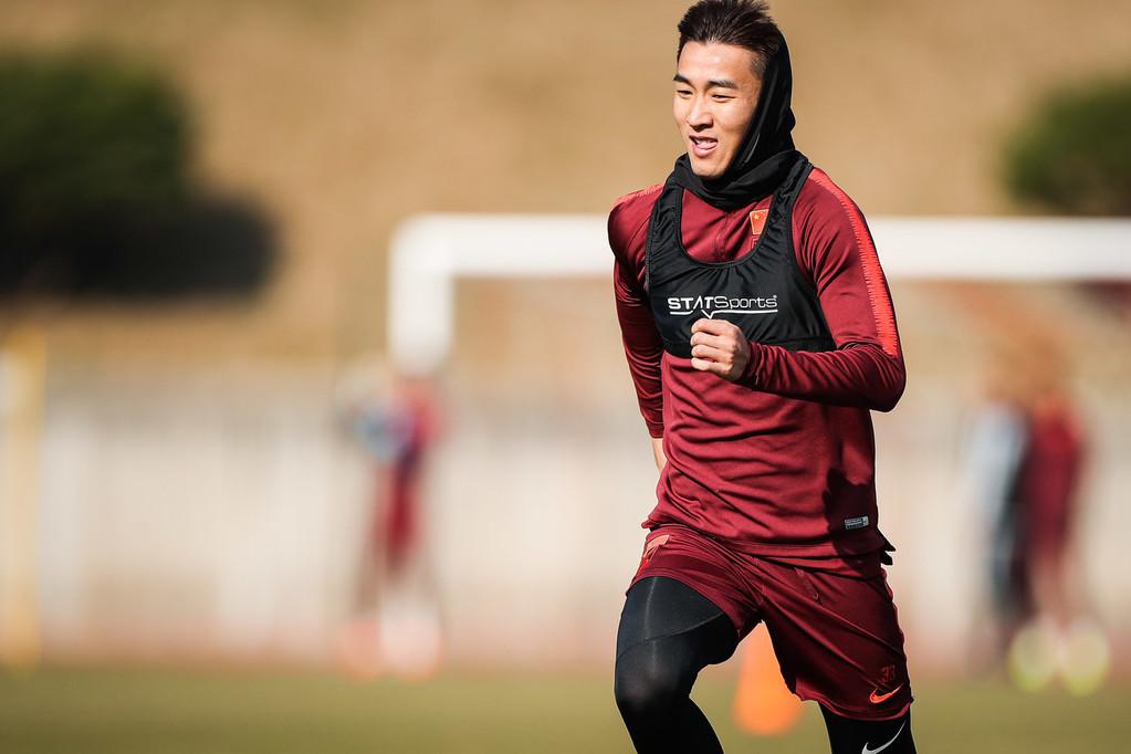 冲刺东亚杯最后一战,李昂伤势恢复韦世豪进行有球训练!