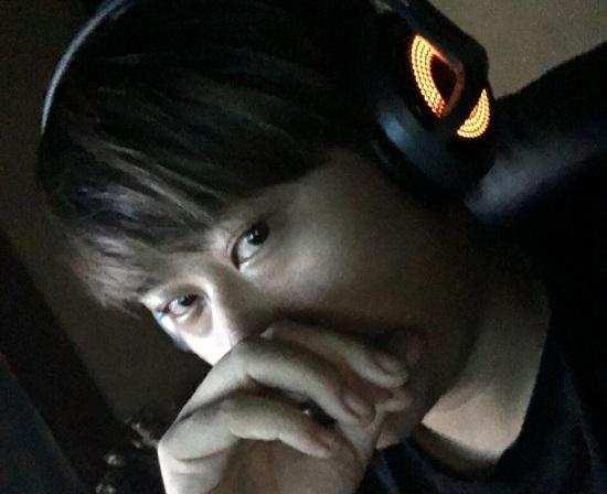 卢本伟身世原来这么可怜!骂完老爸狗贼之后,粉丝齐刷卢本伟牛逼_新浪新闻