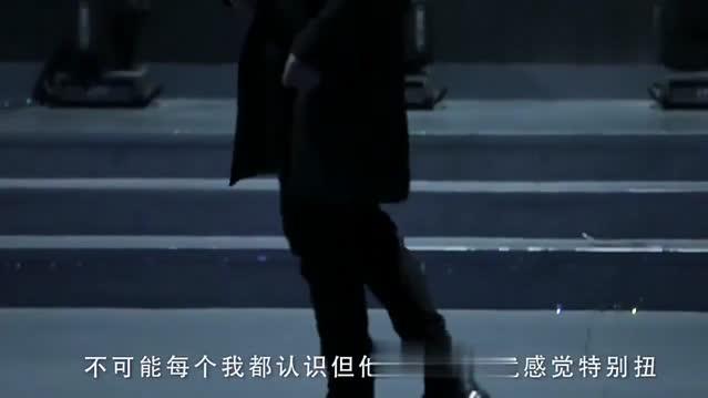 迈克尔杰克逊的这个拥抱,这个女的可以吹嘘一