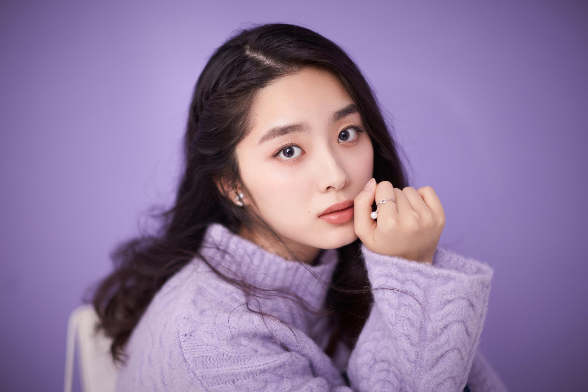 吴曼思最新写真曝光 治愈系笑颜彰显青春恣意