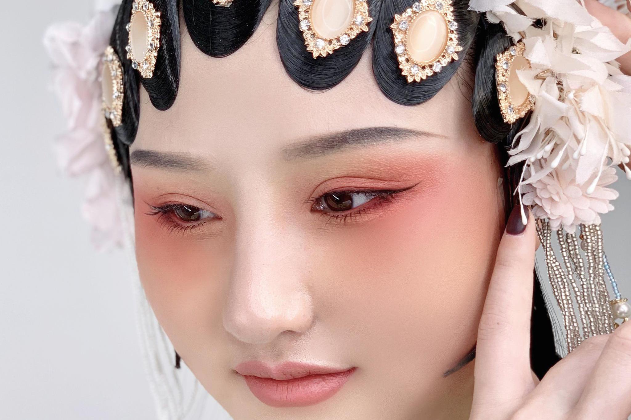 最俏不过花旦!美到不可方物的戏曲妆:青衣!