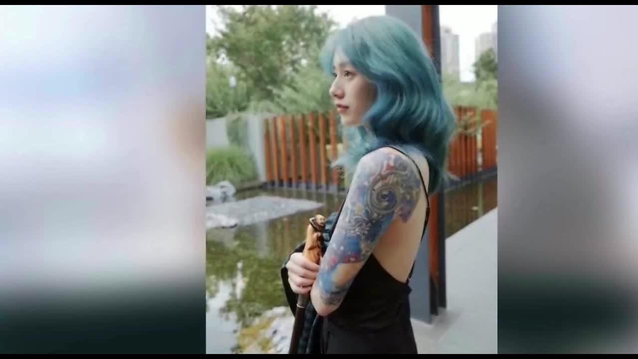 李诞妻子黑尾酱晒个人花臂美图 被吐槽模仿网红晚晚