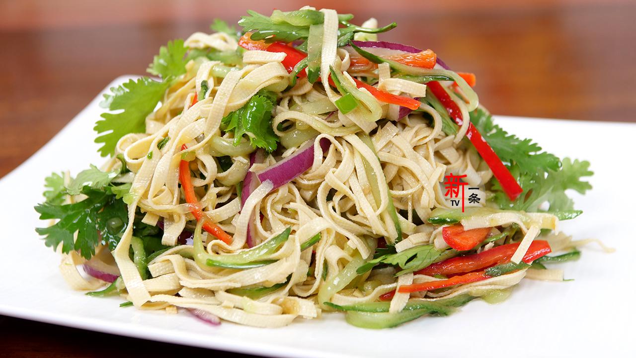 凉拌素三丝的家常做法,不但简单好吃,而且特别的爽口