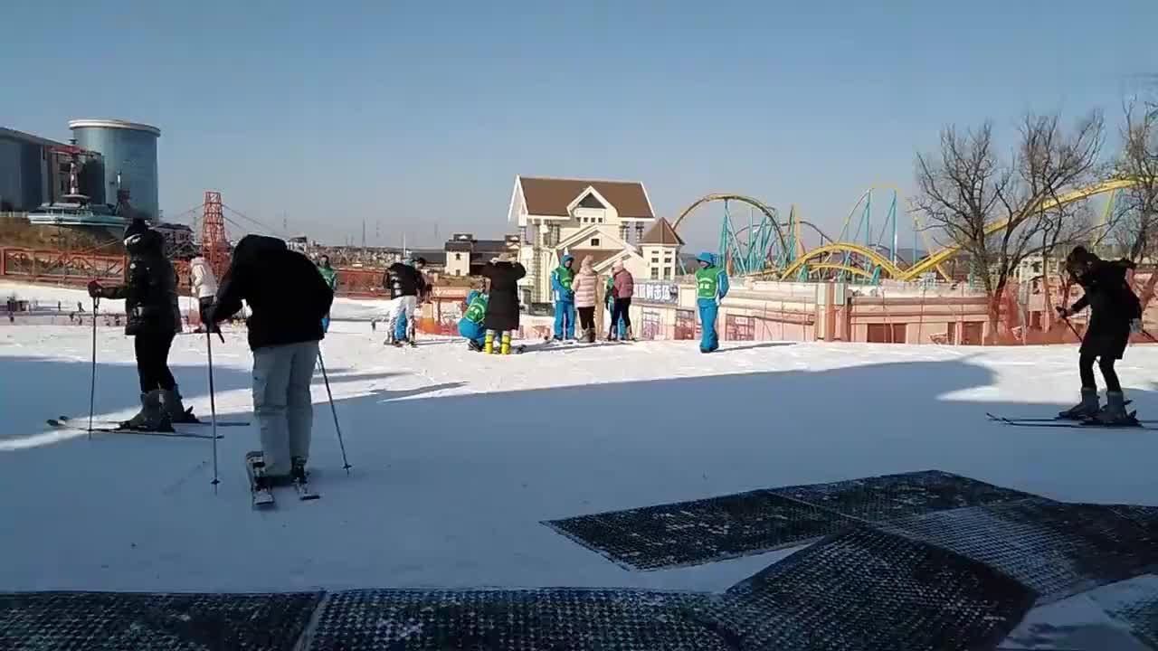 辽宁抚顺热高冰雪世界,滑雪场98元门票,滑雪不再收费不限时