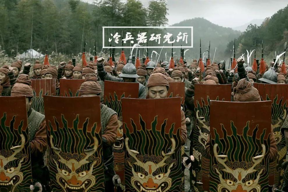 抗倭名将戚继光,为何调到北方战绩平平,发明车营也没挡住八旗军|蒙古|戚继光|战车_新浪新闻