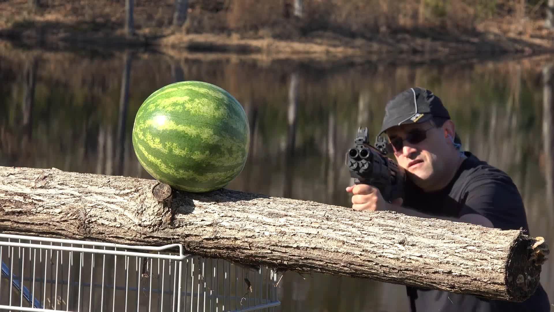 高速摄像机下dp12霰弹枪西瓜射击,这画面有种异样美