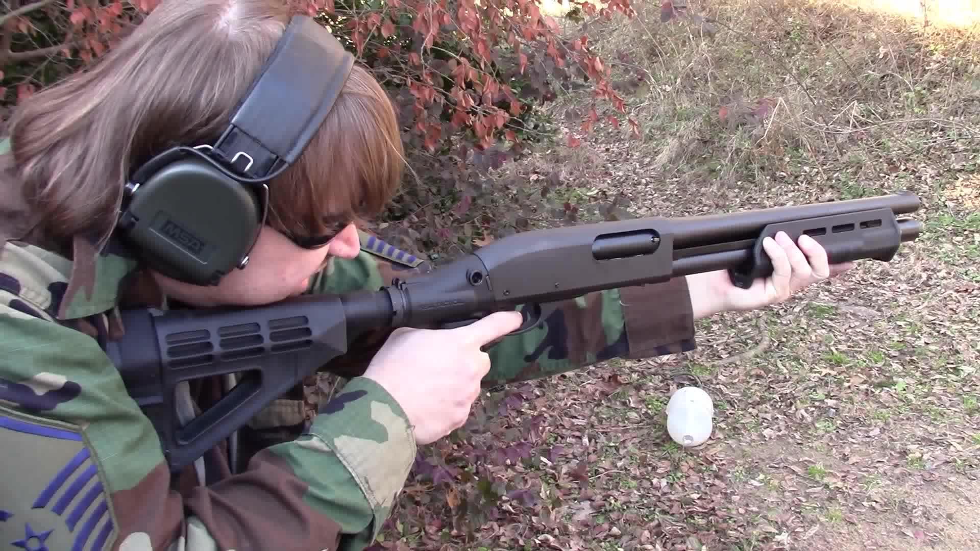 雷明顿m870霰弹枪,性能可靠,近战威力大,外号"喷子"