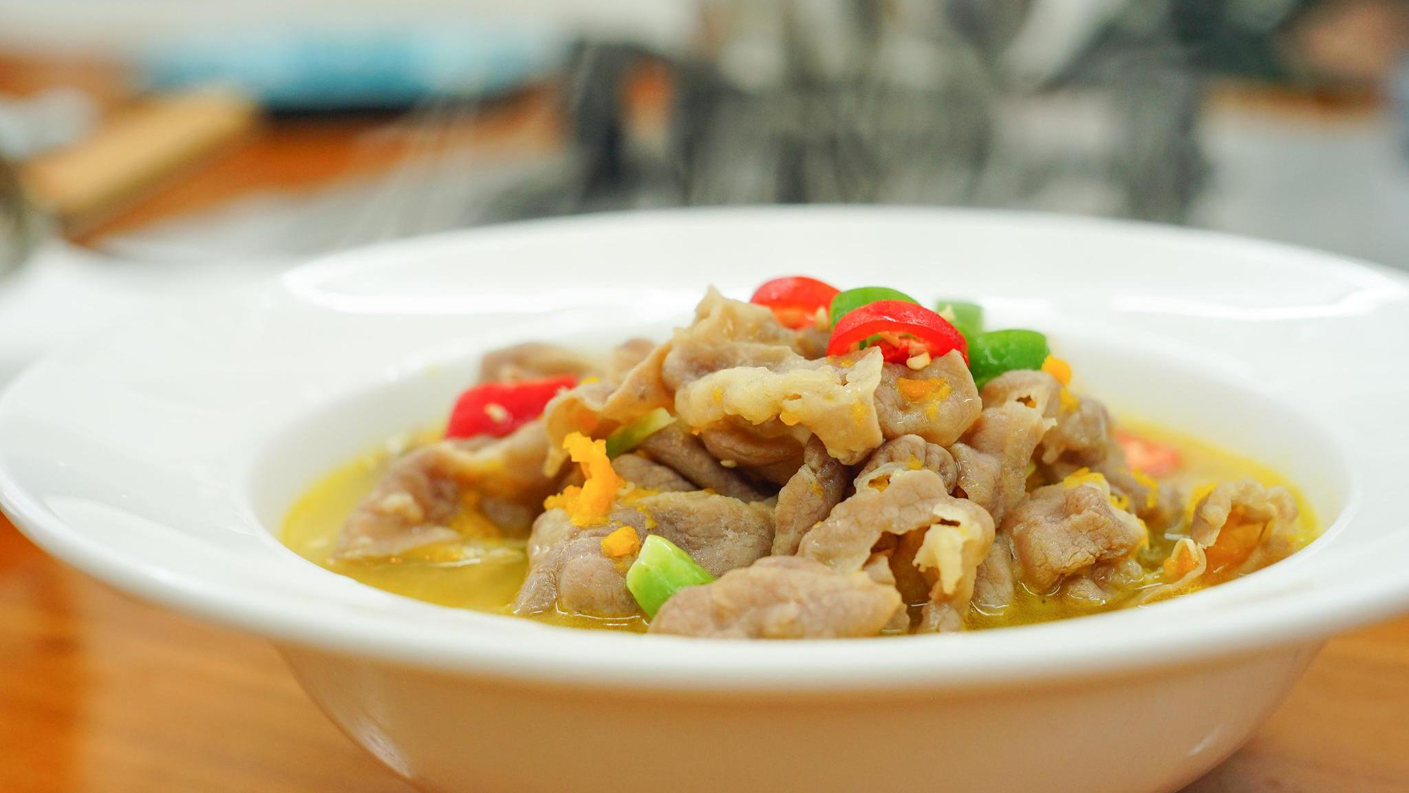 年夜饭吃什么:教你做一锅酸汤肥牛卷,酸辣开胃又下饭