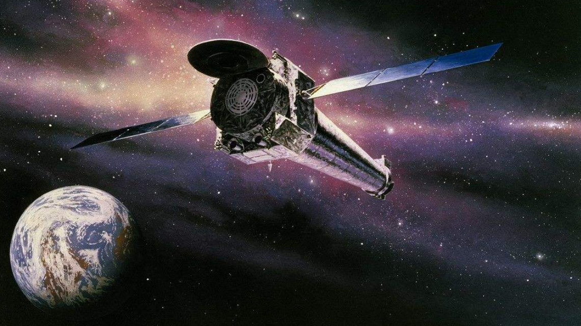 神秘的"黑骑士卫星",紧随地球不放,它的目的至今还是个谜?