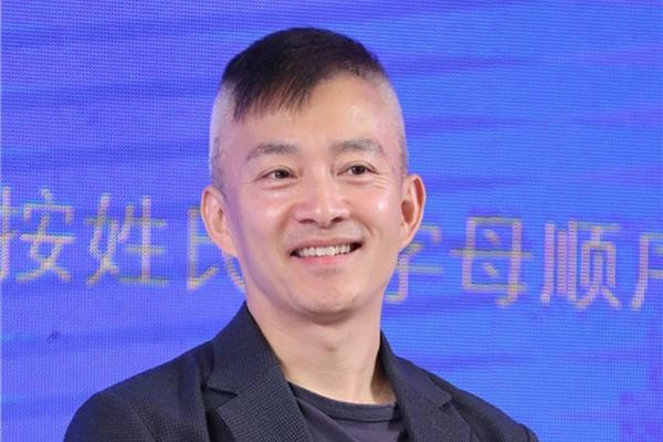 前央视主持人亚宁近照曝光,已成为公司总裁,如今50岁变成这样了|央视|亚宁|主持人_新浪新闻