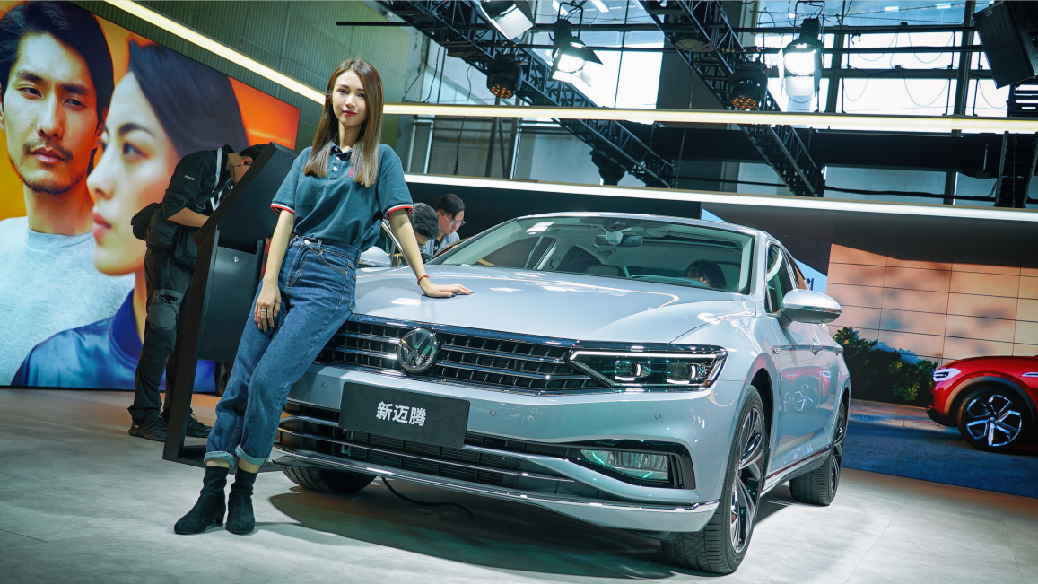 大众新款迈腾车展实拍 外观微调 带字母才是重点