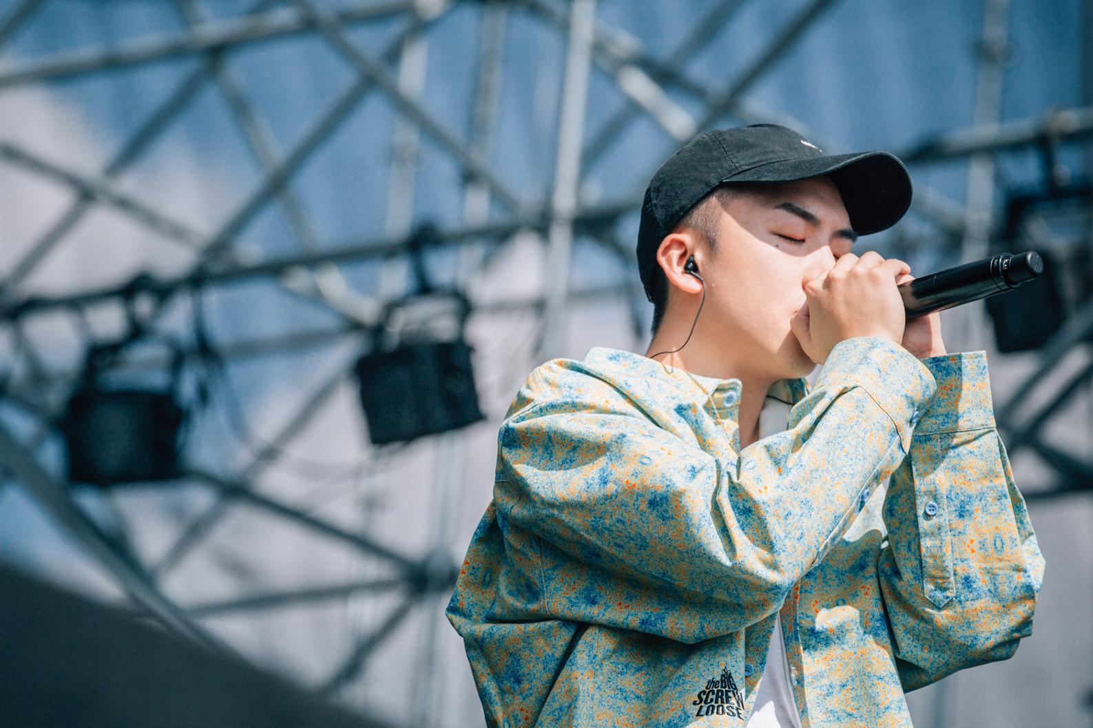 杨和苏《快乐大本营》综艺首秀 线下音乐节不断燃炸全场