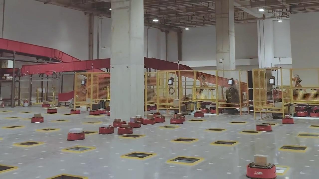 京东建成全球首个无人仓库上万平方米车间空无一人