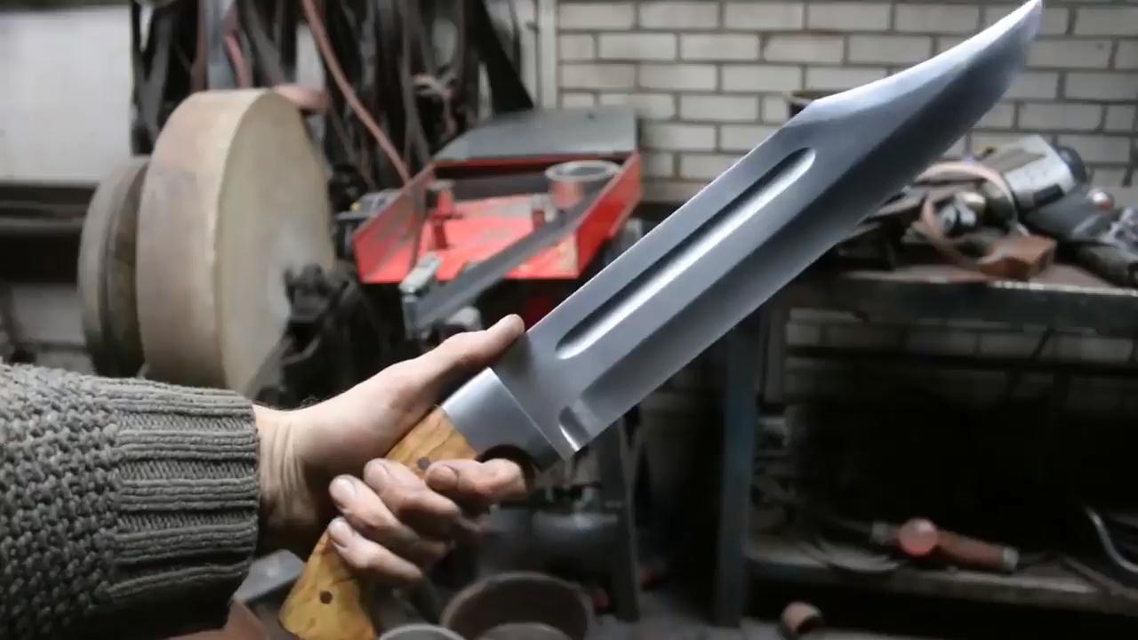 锻造一把巨大的猎刀手艺超赞