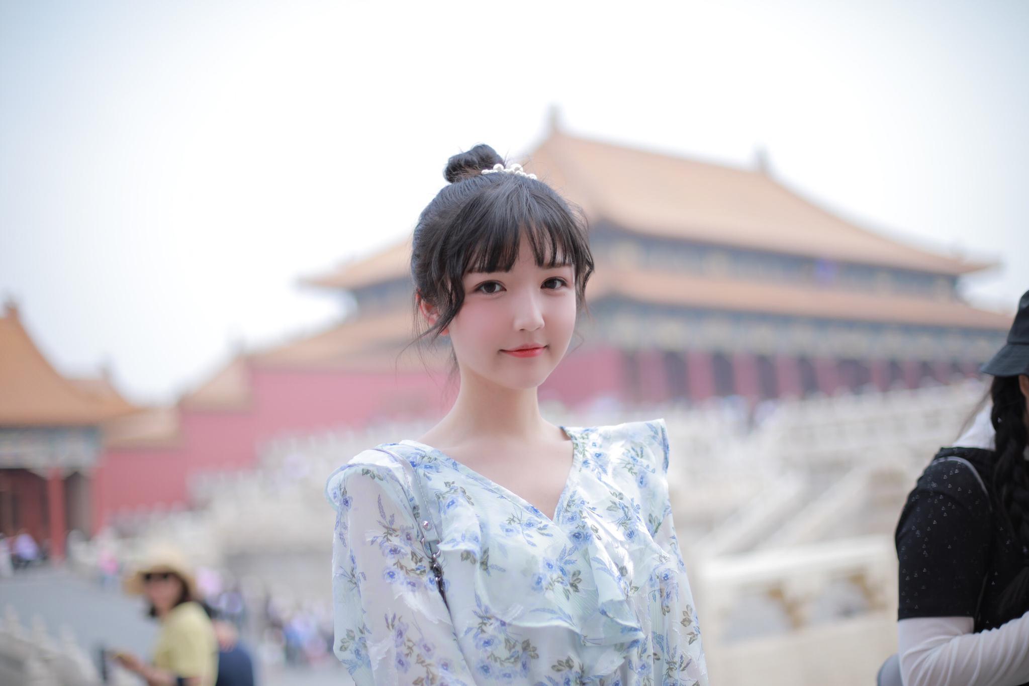 演员金迪故宫写真曝光 仙系少女古色生香